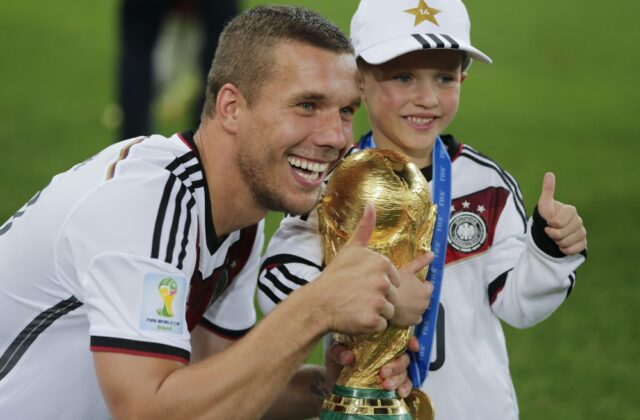 Toto špiní pamiatku mojej starej mamy. Podolski opísal odpornú krádež šperkov od zamestnancov nemocnice