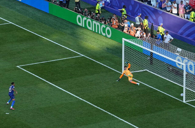 Francúzsko ide ďalej po zápase plnom emócií. Nemáme problém zašpiniť si ruky, vyhlásil Mbappé