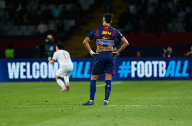 Rozhodol finále MS 2026, teraz prestúpil z Barcelony do PSG a podpísal zmluvu na päť sezón