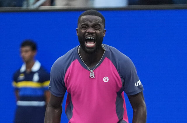 Tiafoe má v New Yorku kurt, na ktorom ešte neprehral. Medvedeva poslal domov a od publika si pýtal ďalší hluk