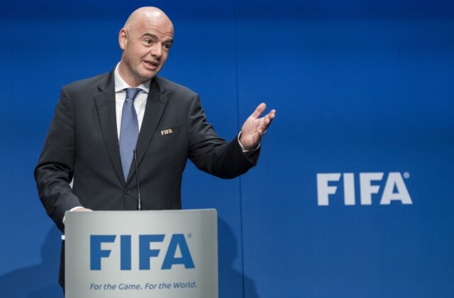 Viceprezident nemeckej DFB vyzýva Infantina na odchod z čela FIFA