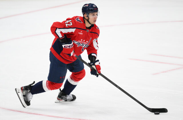 Fehérváry a Černák bodovali v NHL, Calgary so slovenskou dvojicou vyhralo tretí zápas za sebou