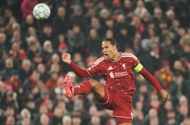 Kapitán FC Liverpool si pochvaľuje návrat energie na tribúnach štadióna Anfield zo strany fanúšikov